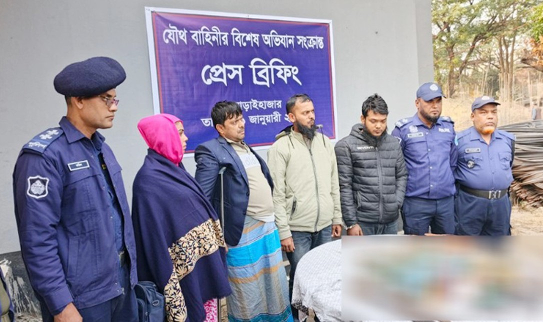 পুলিশের অভিযানে পিস্তল-গুলি ও মাদকসহ চারজন গ্রেপ্তার